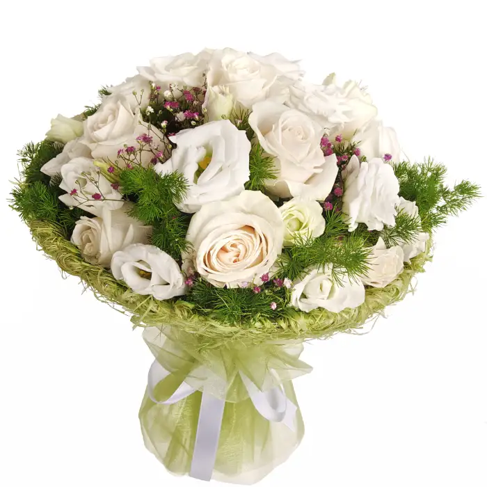 bouquet of white roses and lysianthus